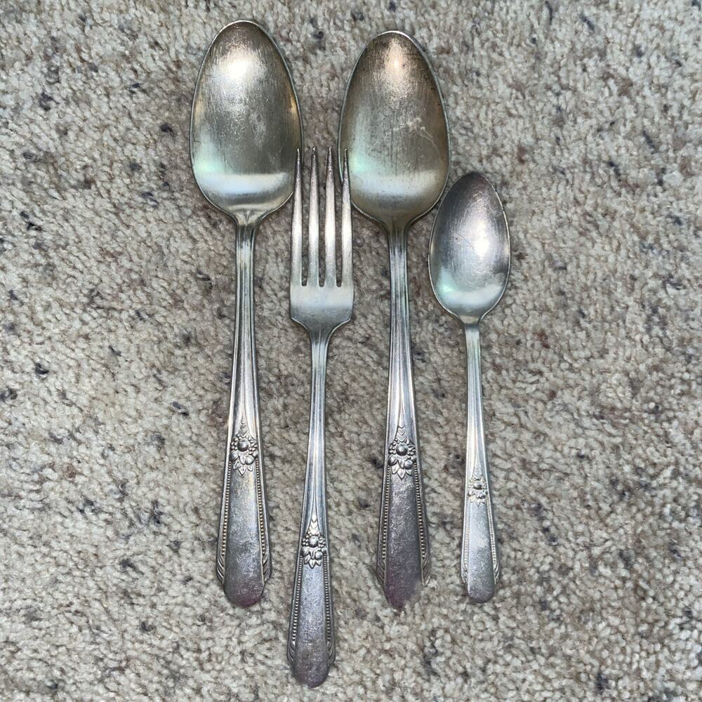Flatware 4 Piece Memory Hiawatha 1937 IS Wm Rogers Silverplate International